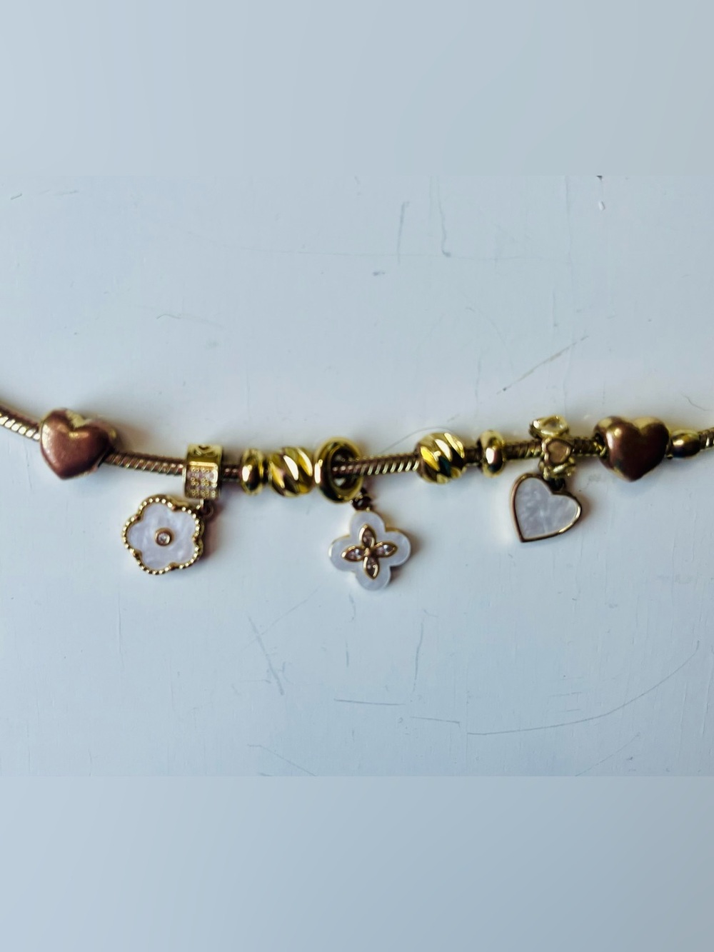 Gold-Tone 6.5” Charm Bracelet w/ White Enamel Flower & Heart Charms-EUC